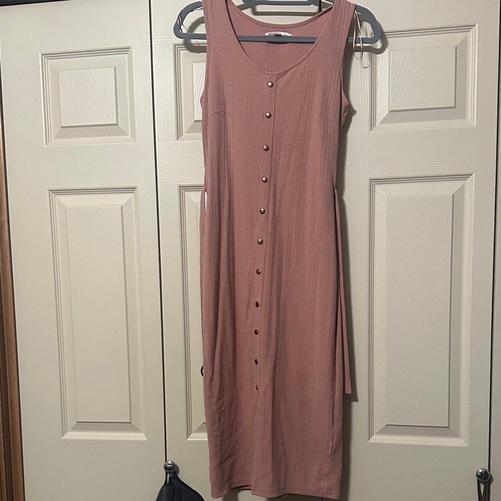Say What? Sleeveless Rose Button-Down Midi Dress